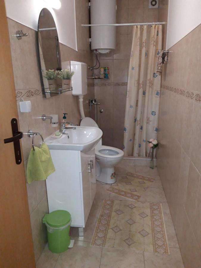 Apartment Nela Ni Exteriör bild