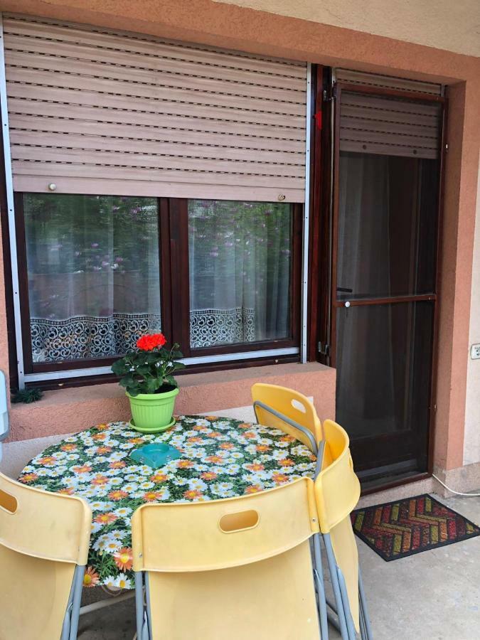 Apartment Nela Ni Exteriör bild